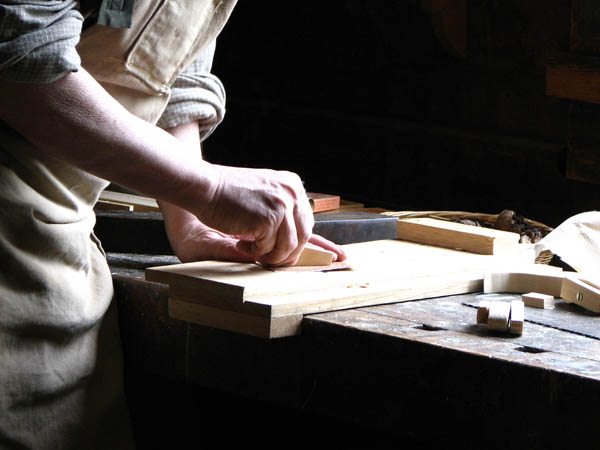 Nuestra <strong>carpintería de madera en  Navascués</strong> es una empresa de <strong>herencia familiar</strong>, por lo que  contamos con gran <strong>experiencia </strong>en la profesión.